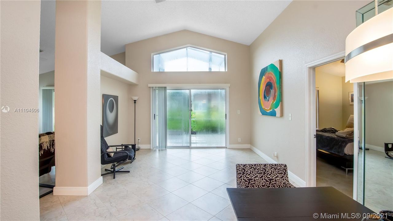 Recently Sold: $450,000 (3 beds, 2 baths, 1644 Square Feet)