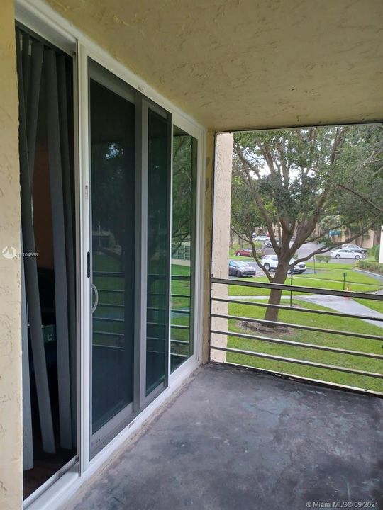 Recientemente alquilado: $1,300 (2 camas, 2 baños, 950 Pies cuadrados)