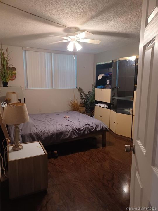 Recientemente alquilado: $1,300 (2 camas, 2 baños, 950 Pies cuadrados)