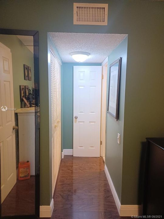 Recientemente alquilado: $1,300 (2 camas, 2 baños, 950 Pies cuadrados)