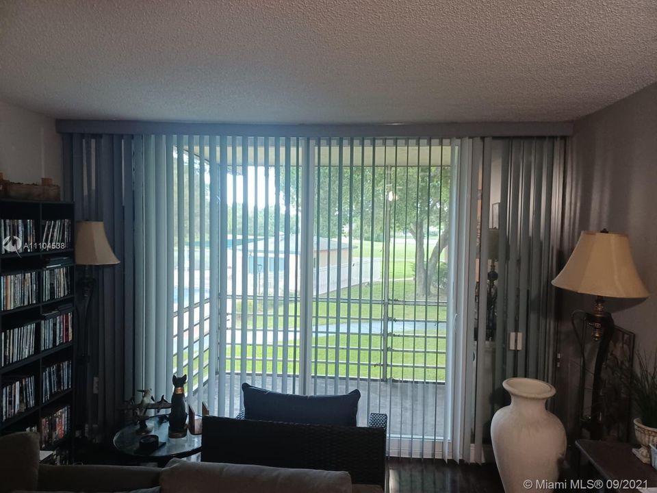 Recientemente alquilado: $1,300 (2 camas, 2 baños, 950 Pies cuadrados)