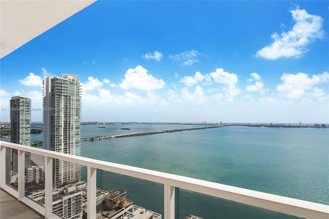 Recently Sold: $2,095,000 (3 beds, 3 baths, 2766 Square Feet)