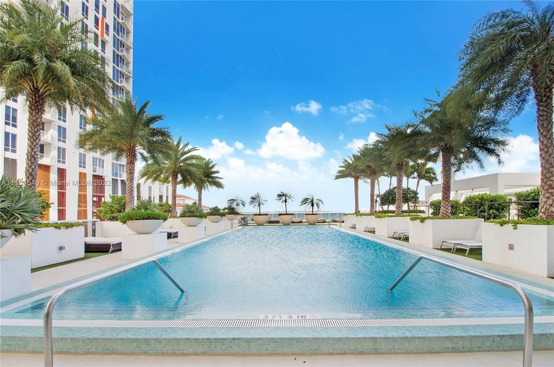 Recently Sold: $2,095,000 (3 beds, 3 baths, 2766 Square Feet)