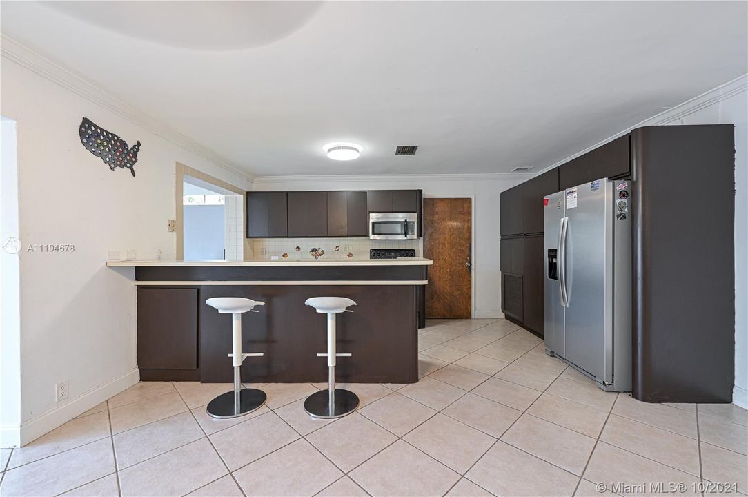 Recently Sold: $565,000 (3 beds, 2 baths, 1962 Square Feet)