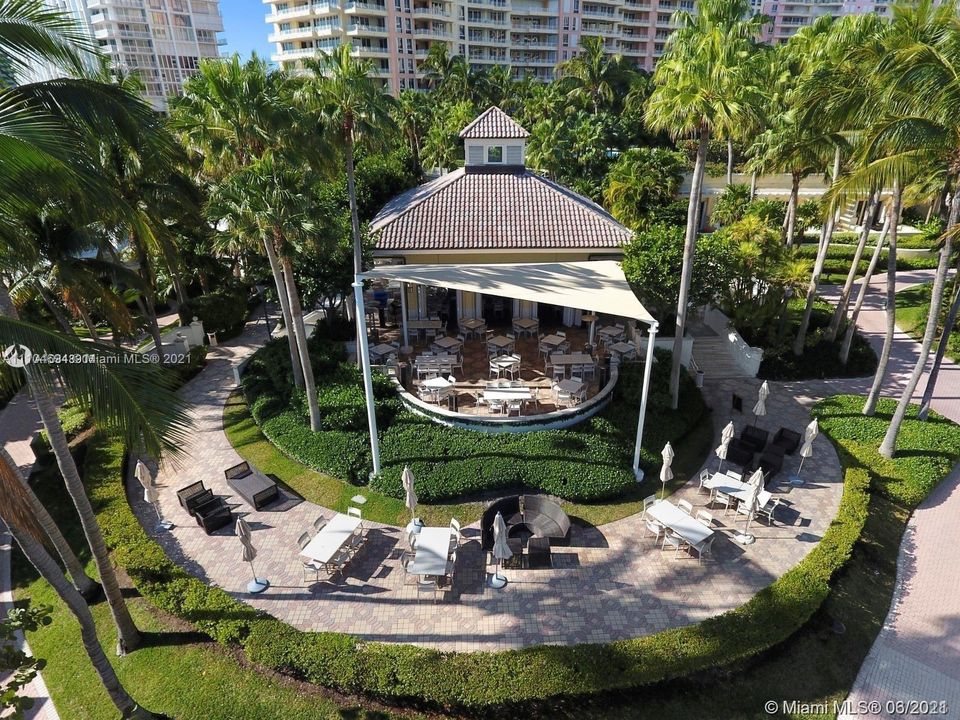 Recently Sold: $2,485,000 (3 beds, 2 baths, 2174 Square Feet)