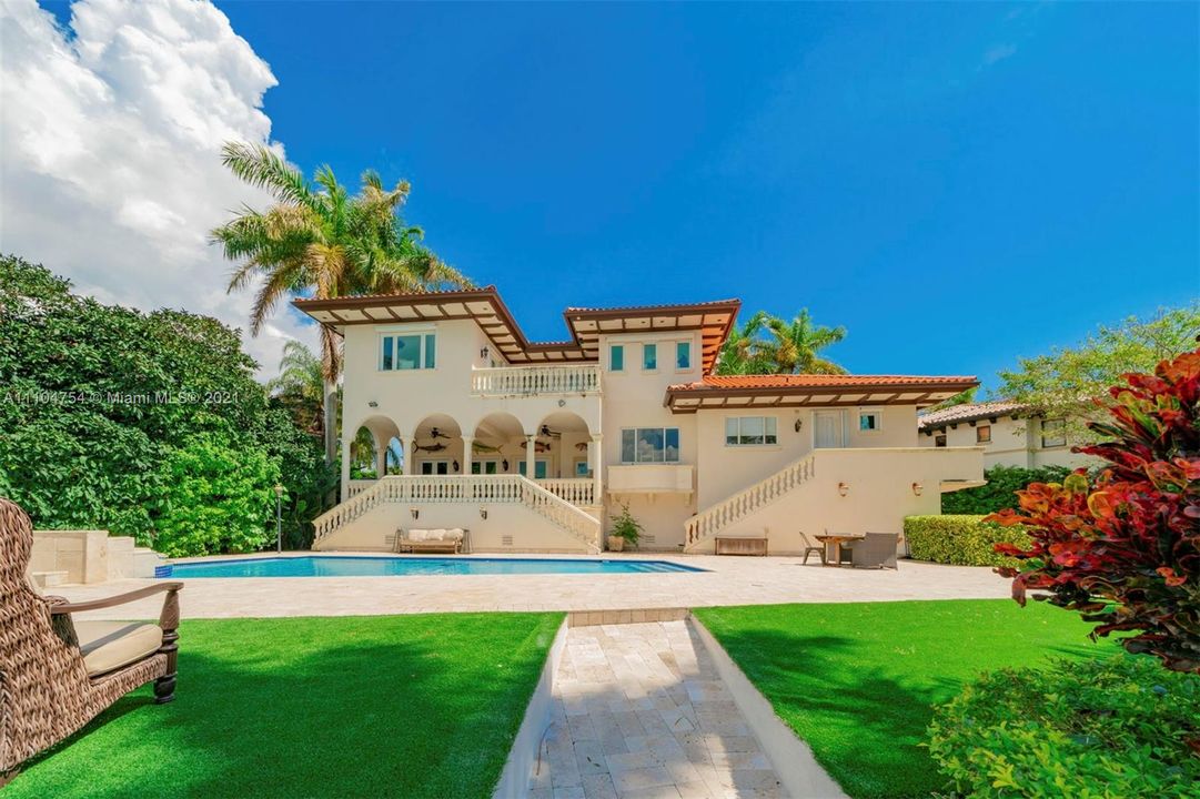 Recently Sold: $5,750,000 (5 beds, 5 baths, 4620 Square Feet)