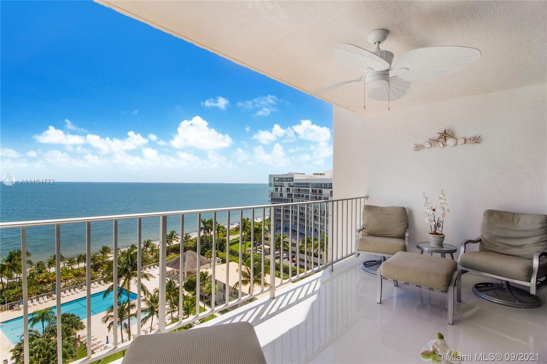 Recently Sold: $1,845,000 (2 beds, 2 baths, 1875 Square Feet)