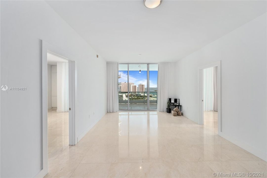 Recently Sold: $749,000 (2 beds, 3 baths, 1450 Square Feet)