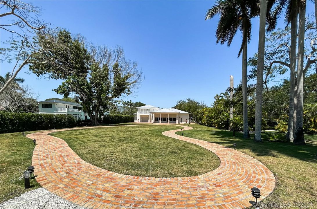 Recently Sold: $2,495,000 (4 beds, 4 baths, 3458 Square Feet)