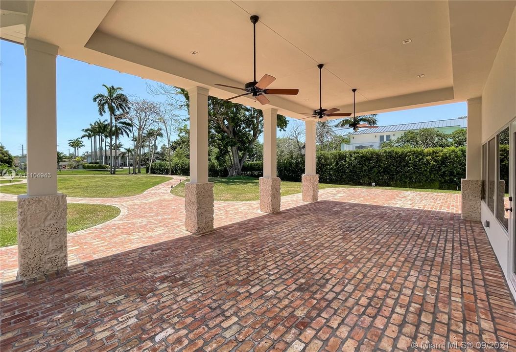 Recently Sold: $2,495,000 (4 beds, 4 baths, 3458 Square Feet)