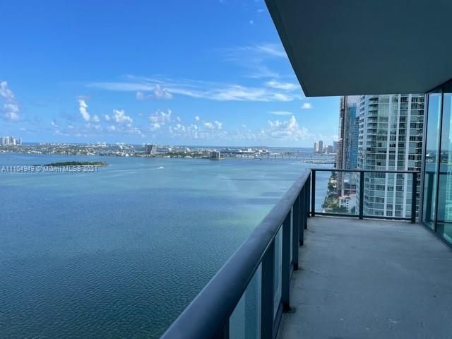 Recently Sold: $1,850,000 (3 beds, 3 baths, 1634 Square Feet)