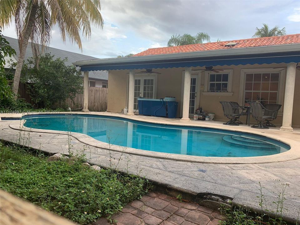 Recently Sold: $635,000 (3 beds, 2 baths, 2087 Square Feet)