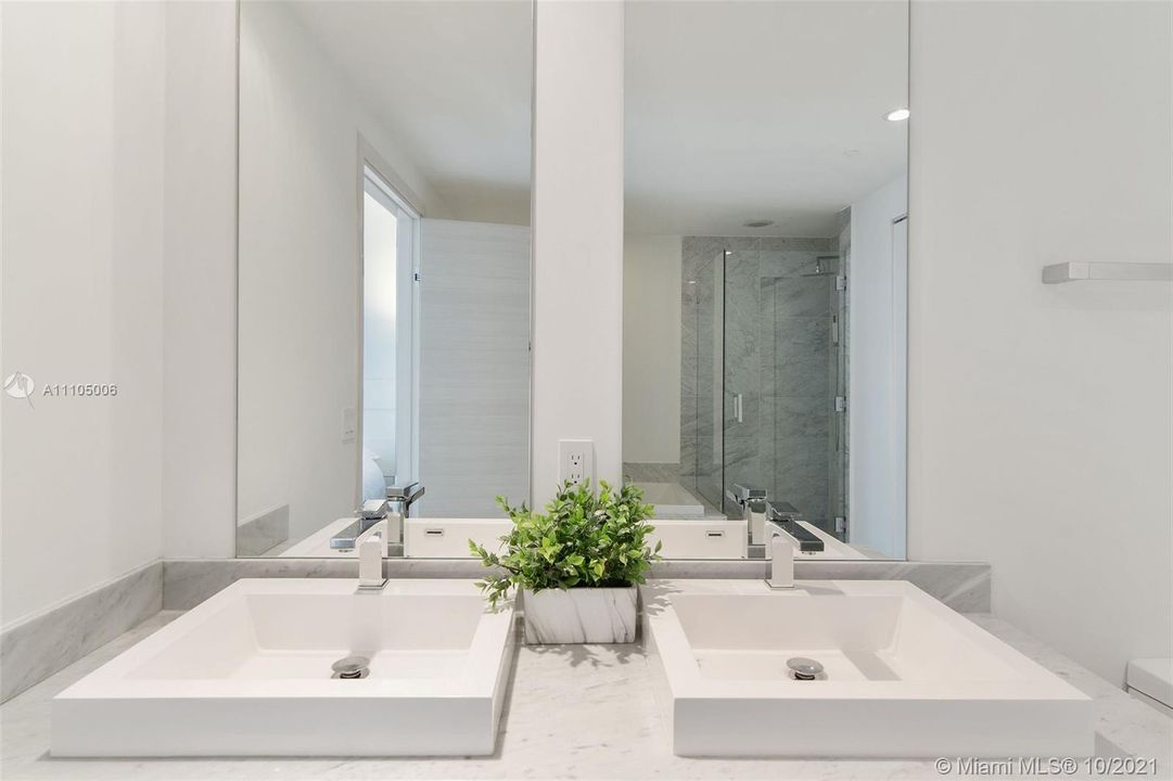 最近售出: $1,210,000 (3 贝兹, 4 浴室, 1613 平方英尺)