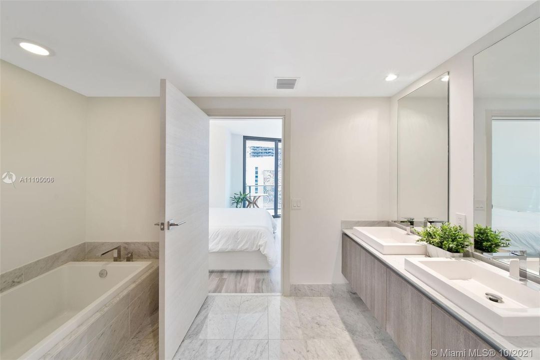 Recently Sold: $1,210,000 (3 beds, 4 baths, 1613 Square Feet)