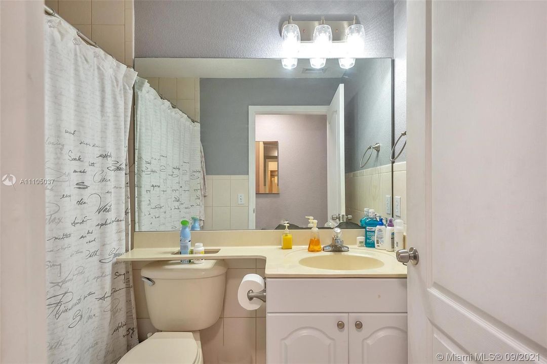 最近售出: $650,000 (4 贝兹, 3 浴室, 2306 平方英尺)
