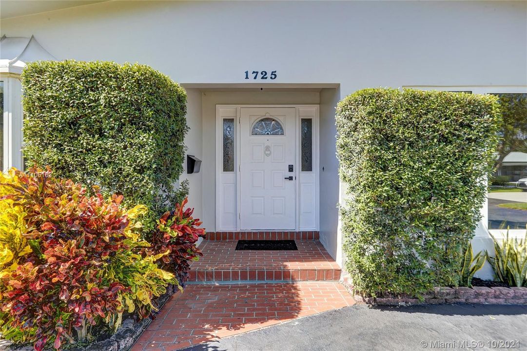 Recently Sold: $1,100,000 (4 beds, 2 baths, 2470 Square Feet)