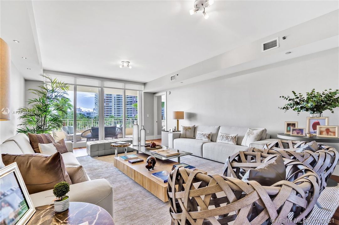 Recently Sold: $3,600,000 (3 beds, 4 baths, 3084 Square Feet)