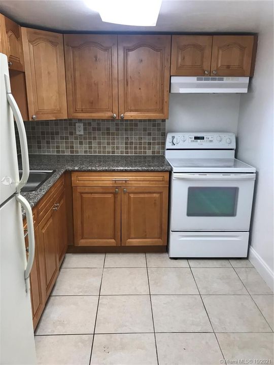Recently Rented: $1,400 (1 beds, 1 baths, 761 Square Feet)