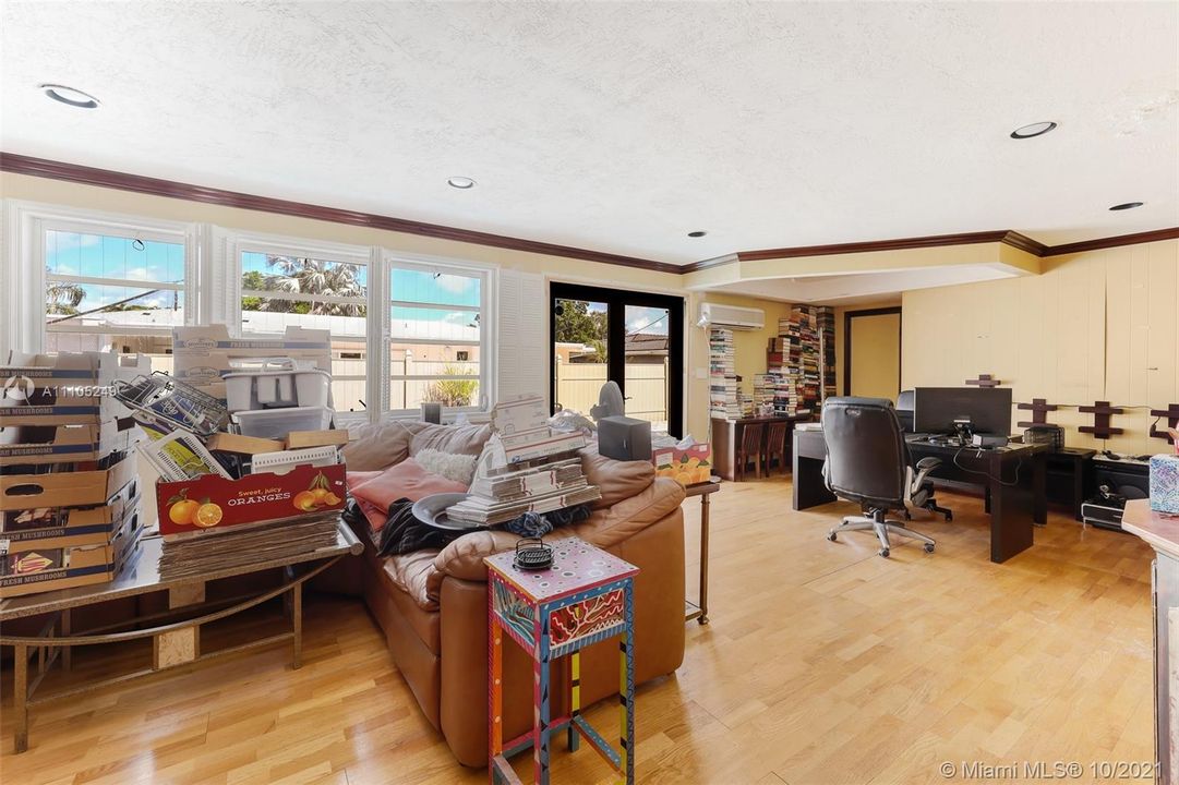 Recently Sold: $799,000 (3 beds, 2 baths, 3087 Square Feet)