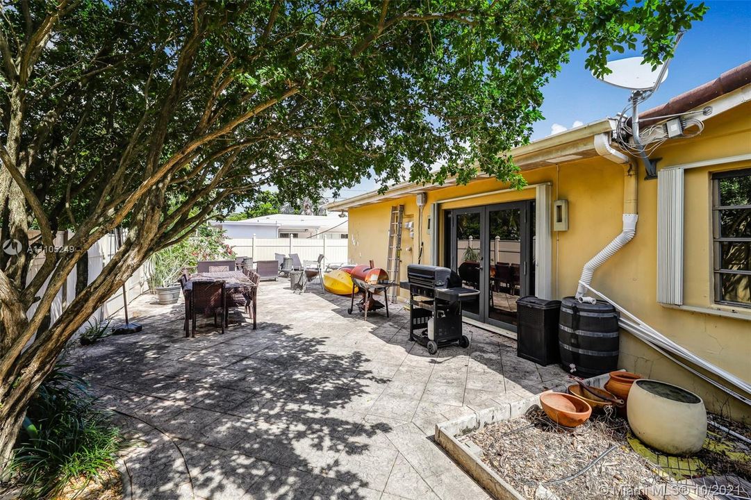 Recently Sold: $799,000 (3 beds, 2 baths, 3087 Square Feet)
