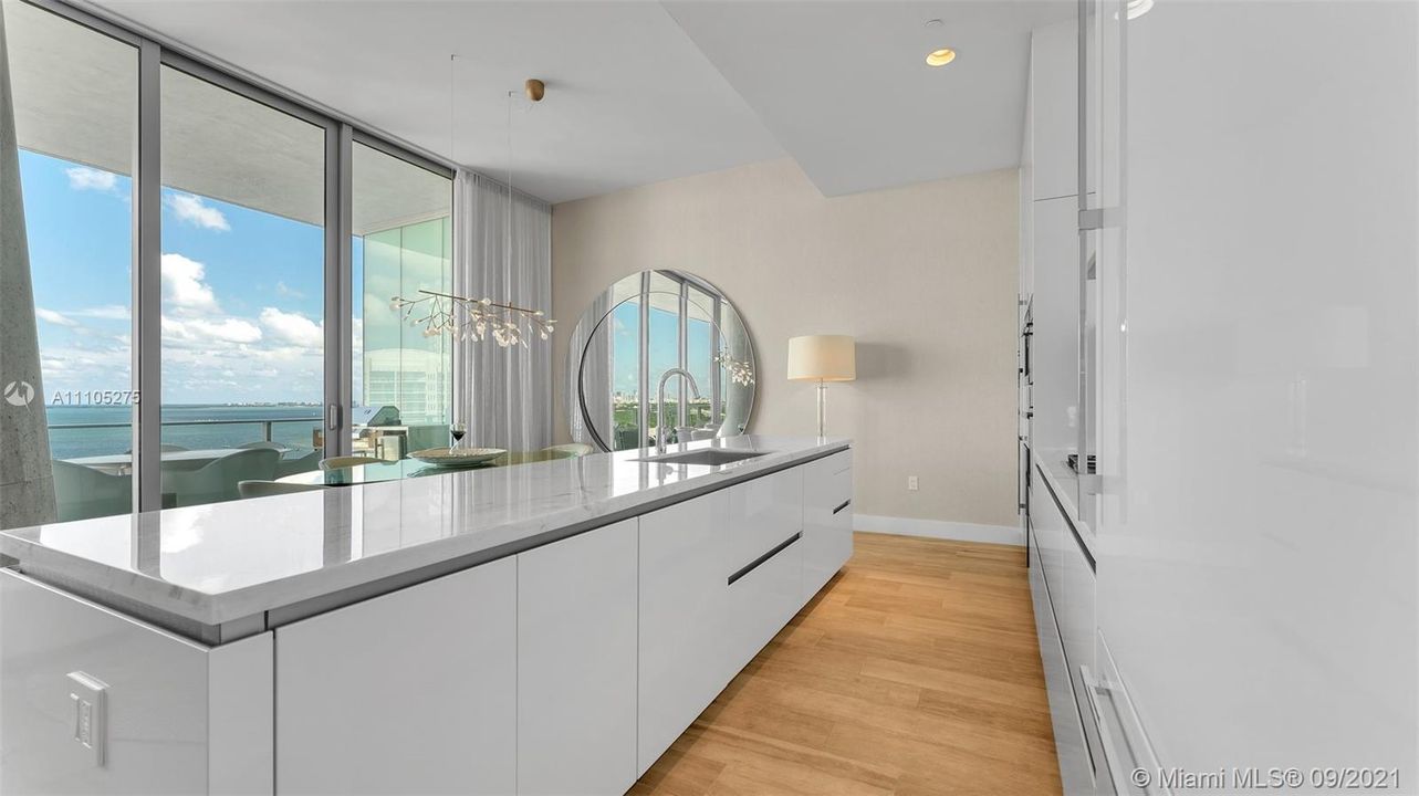 Recently Sold: $2,870,000 (3 beds, 3 baths, 1829 Square Feet)