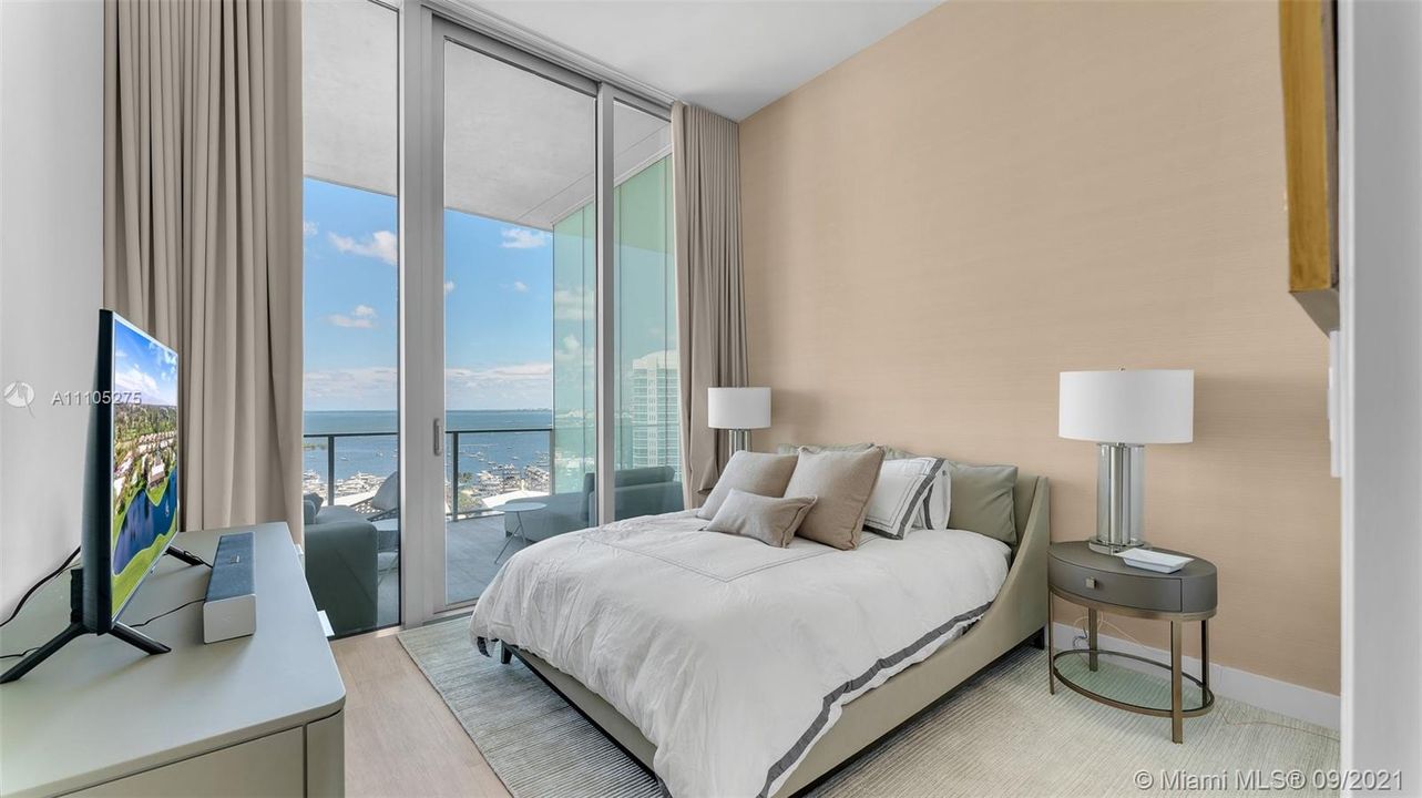 Recently Sold: $2,870,000 (3 beds, 3 baths, 1829 Square Feet)