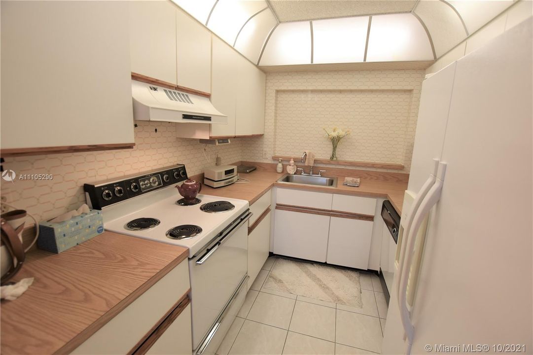 Недавно продано: $145,000 (2 спален, 2 ванн, 1360 Квадратных фут)