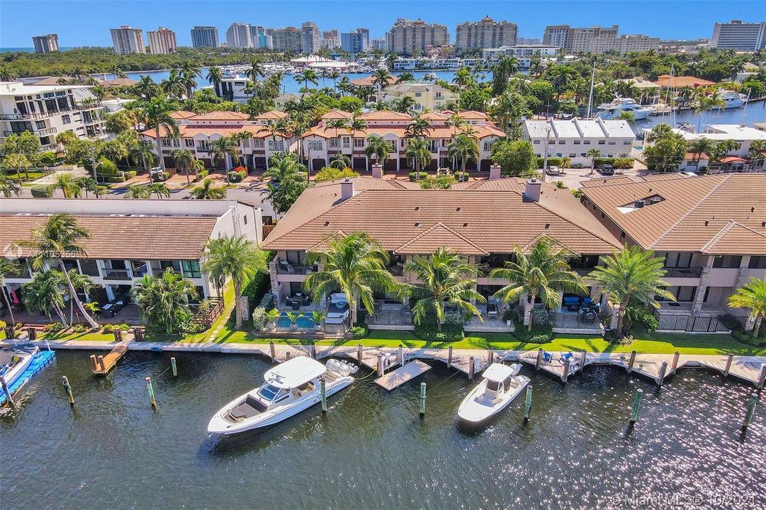 Recently Sold: $1,599,000 (3 beds, 3 baths, 3035 Square Feet)