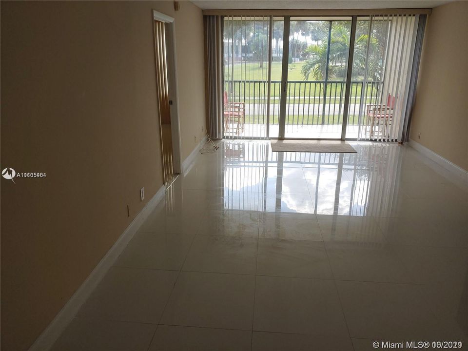 Recently Rented: $1,350 (2 beds, 2 baths, 1100 Square Feet)