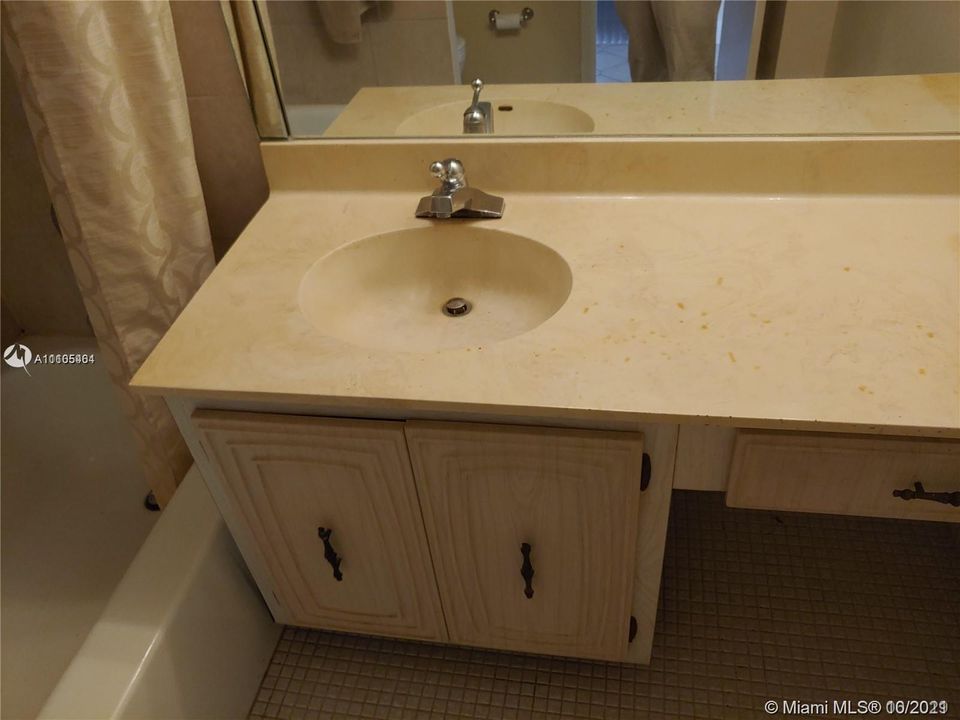 Recently Rented: $1,350 (2 beds, 2 baths, 1100 Square Feet)