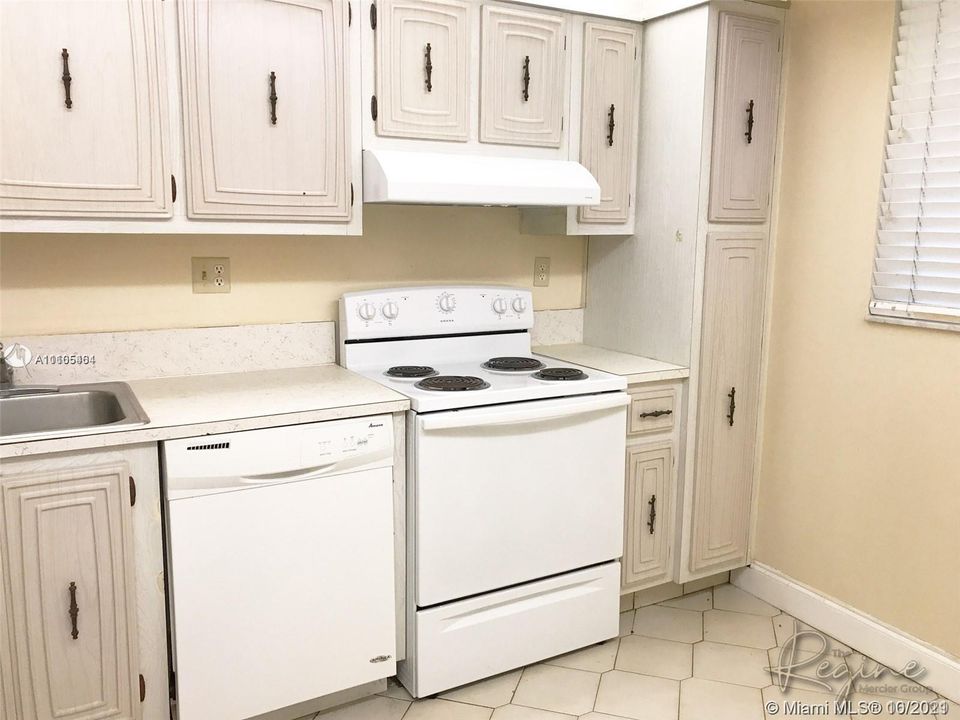 Recently Rented: $1,350 (2 beds, 2 baths, 1100 Square Feet)