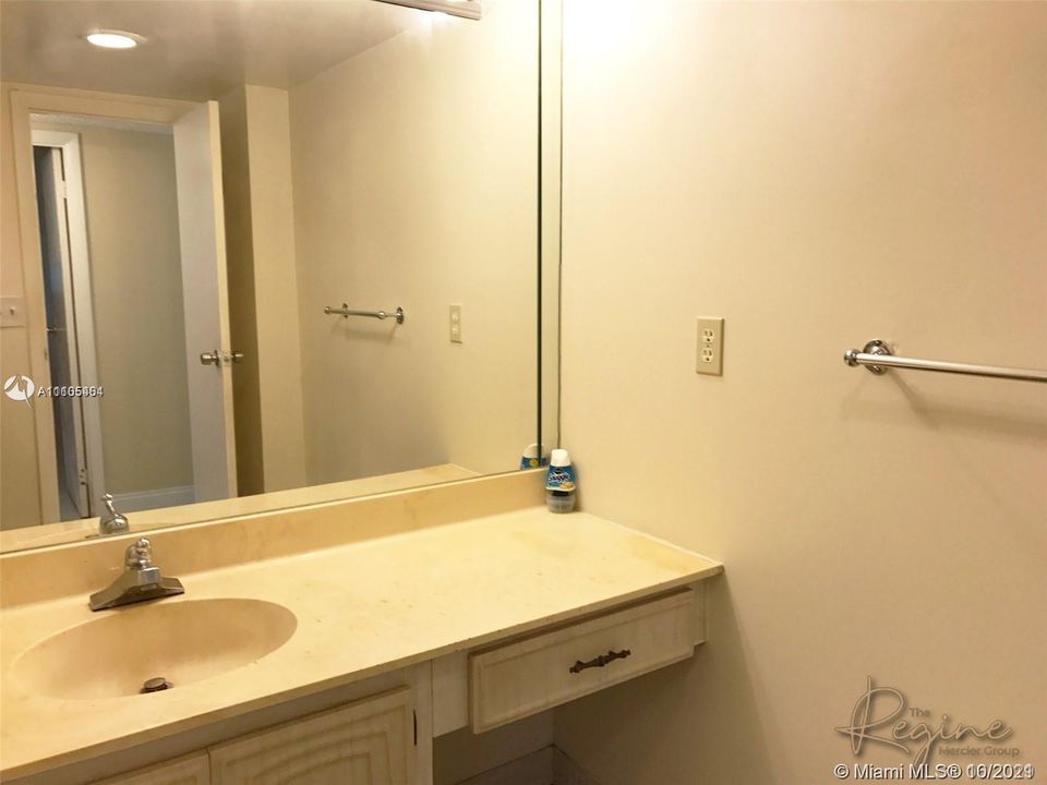 Recently Rented: $1,350 (2 beds, 2 baths, 1100 Square Feet)