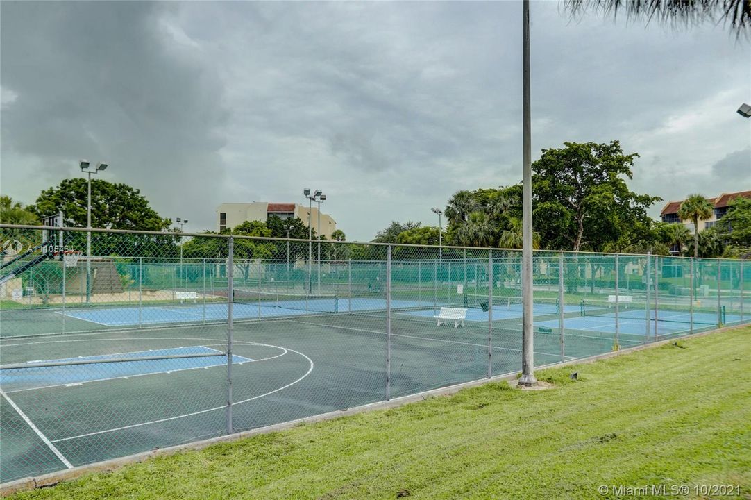 Recently Rented: $1,350 (2 beds, 2 baths, 1100 Square Feet)