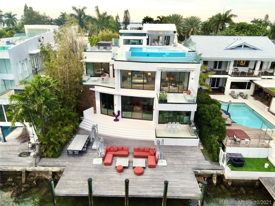 Recently Sold: $21,950,000 (7 beds, 8 baths, 7886 Square Feet)