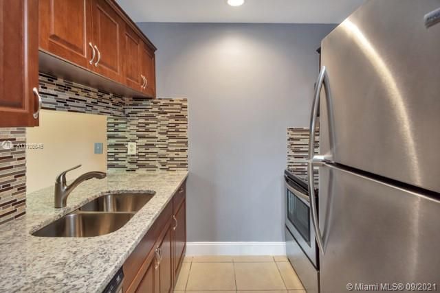 Recently Rented: $1,350 (1 beds, 1 baths, 559 Square Feet)