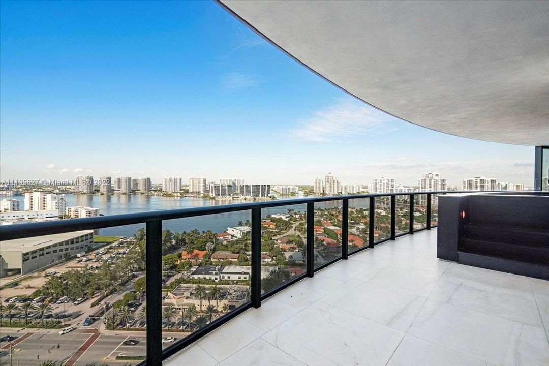 Recently Sold: $4,850,000 (3 beds, 4 baths, 3171 Square Feet)