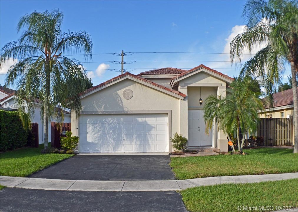 Recently Sold: $475,000 (3 beds, 2 baths, 1539 Square Feet)