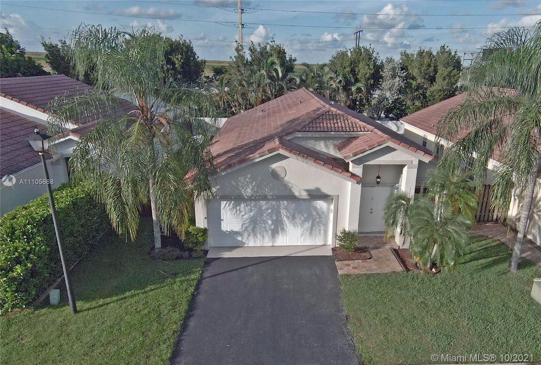 Recently Sold: $475,000 (3 beds, 2 baths, 1539 Square Feet)