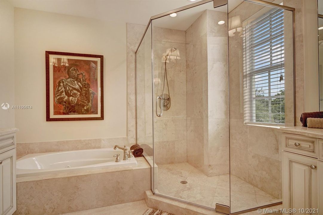 最近售出: $899,999 (4 贝兹, 3 浴室, 2695 平方英尺)
