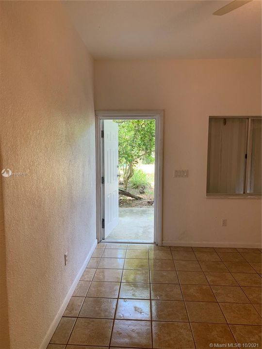 Recently Sold: $469,000 (2 beds, 1 baths, 1051 Square Feet)