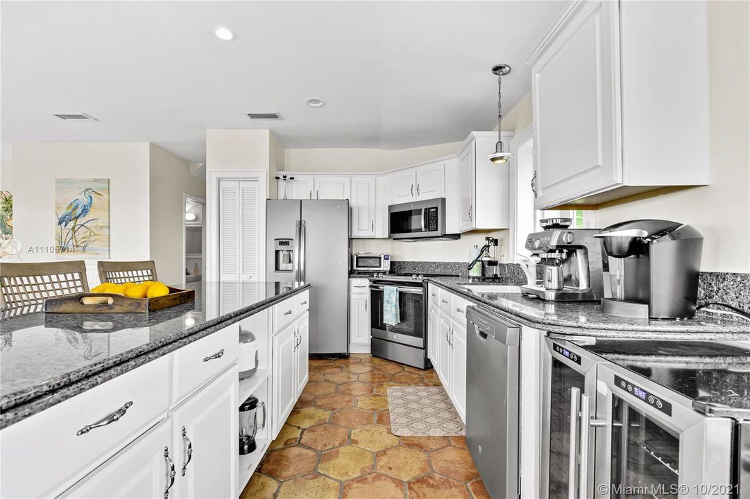 Recently Sold: $2,200,000 (3 beds, 2 baths, 1756 Square Feet)