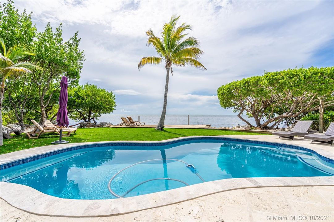 Recently Sold: $2,200,000 (3 beds, 2 baths, 1756 Square Feet)