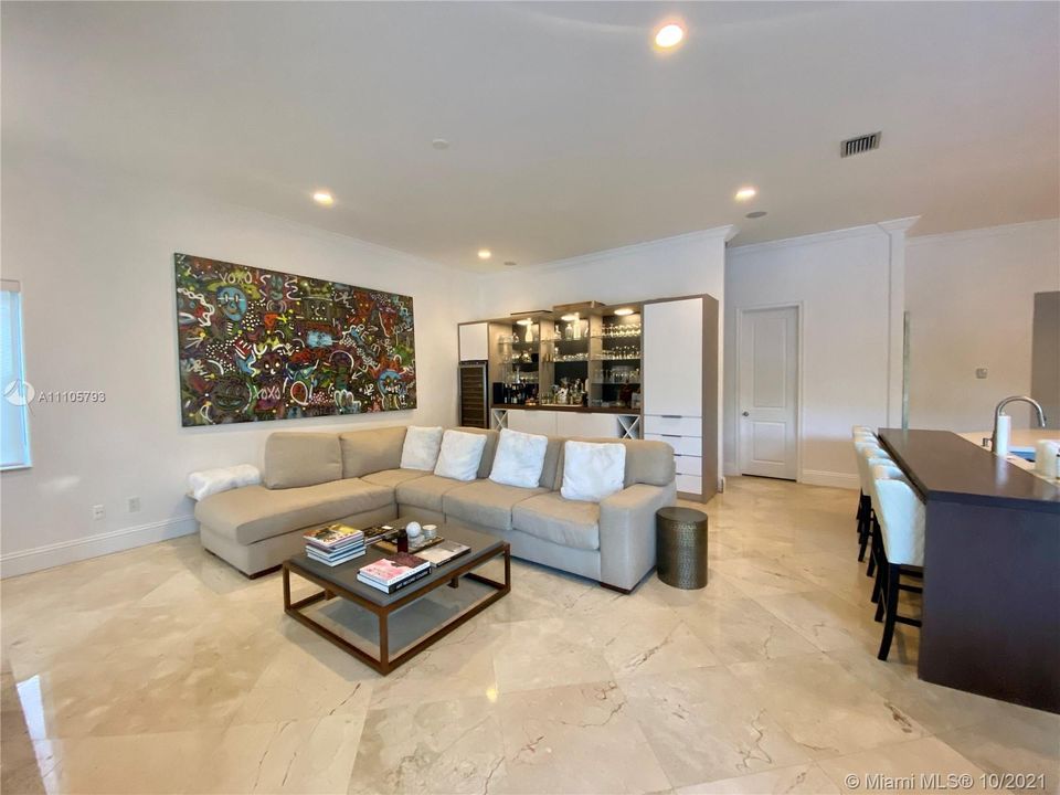 Recently Sold: $1,800,000 (5 beds, 4 baths, 3205 Square Feet)