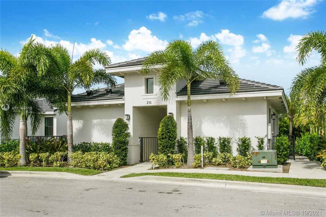 Recently Sold: $465,000 (3 beds, 2 baths, 1308 Square Feet)