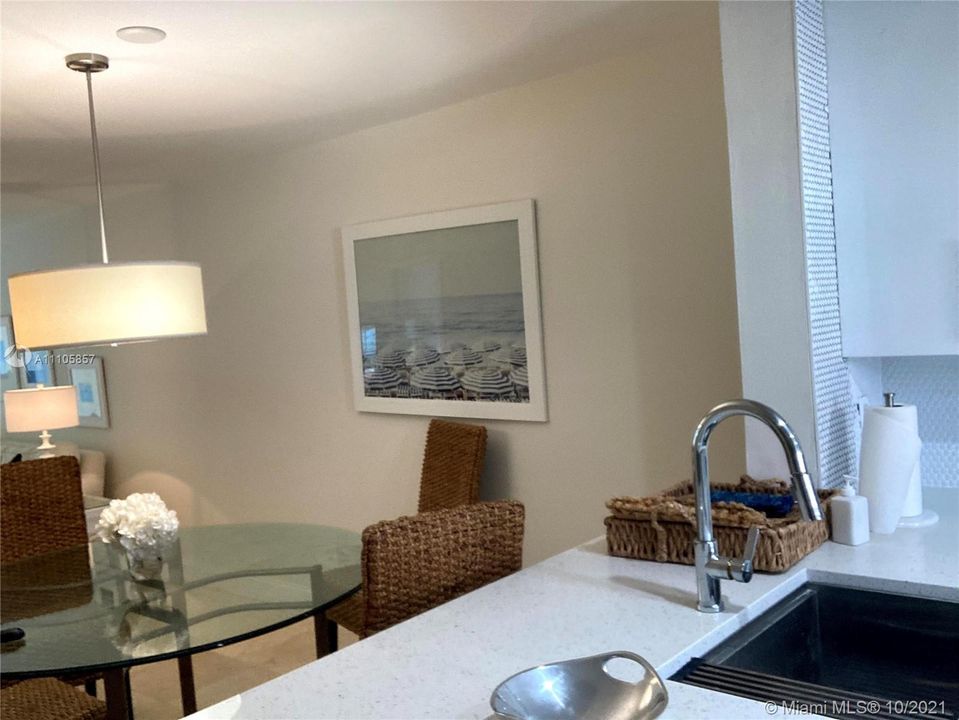 There are 2bar stools