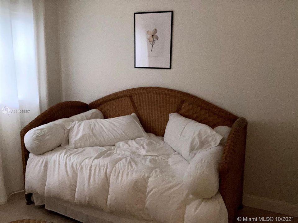 guest room with walk-inclosed