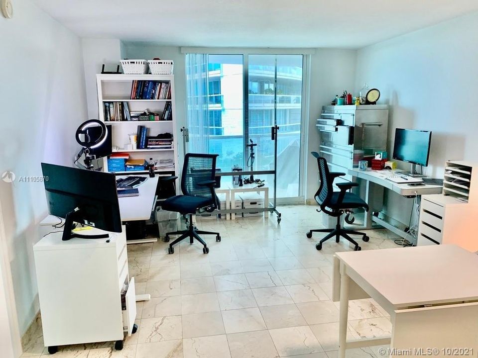 Recently Sold: $325,000 (1 beds, 1 baths, 791 Square Feet)