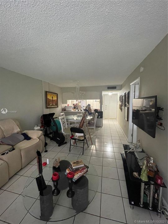 Recently Sold: $153,000 (1 beds, 1 baths, 725 Square Feet)