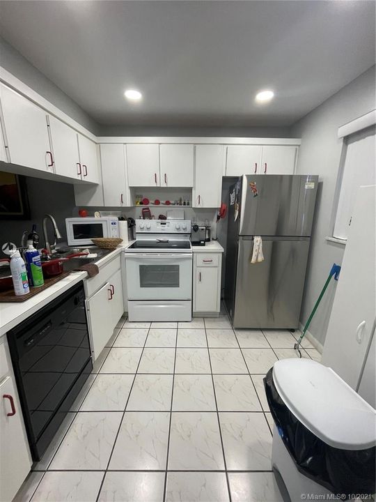 Recently Sold: $153,000 (1 beds, 1 baths, 725 Square Feet)