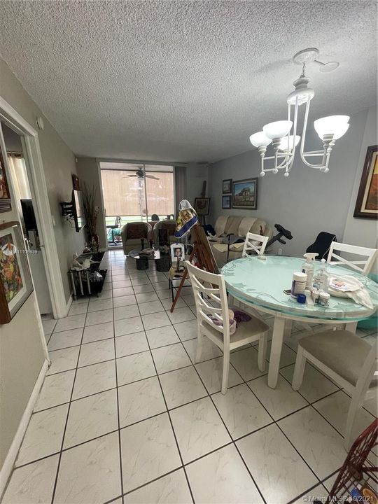 Recently Sold: $153,000 (1 beds, 1 baths, 725 Square Feet)